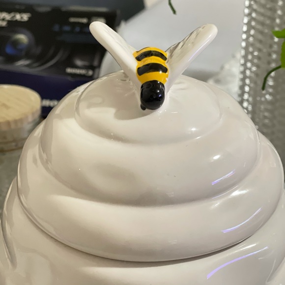 Rae dunn bee kind canister - Picture 12 of 13